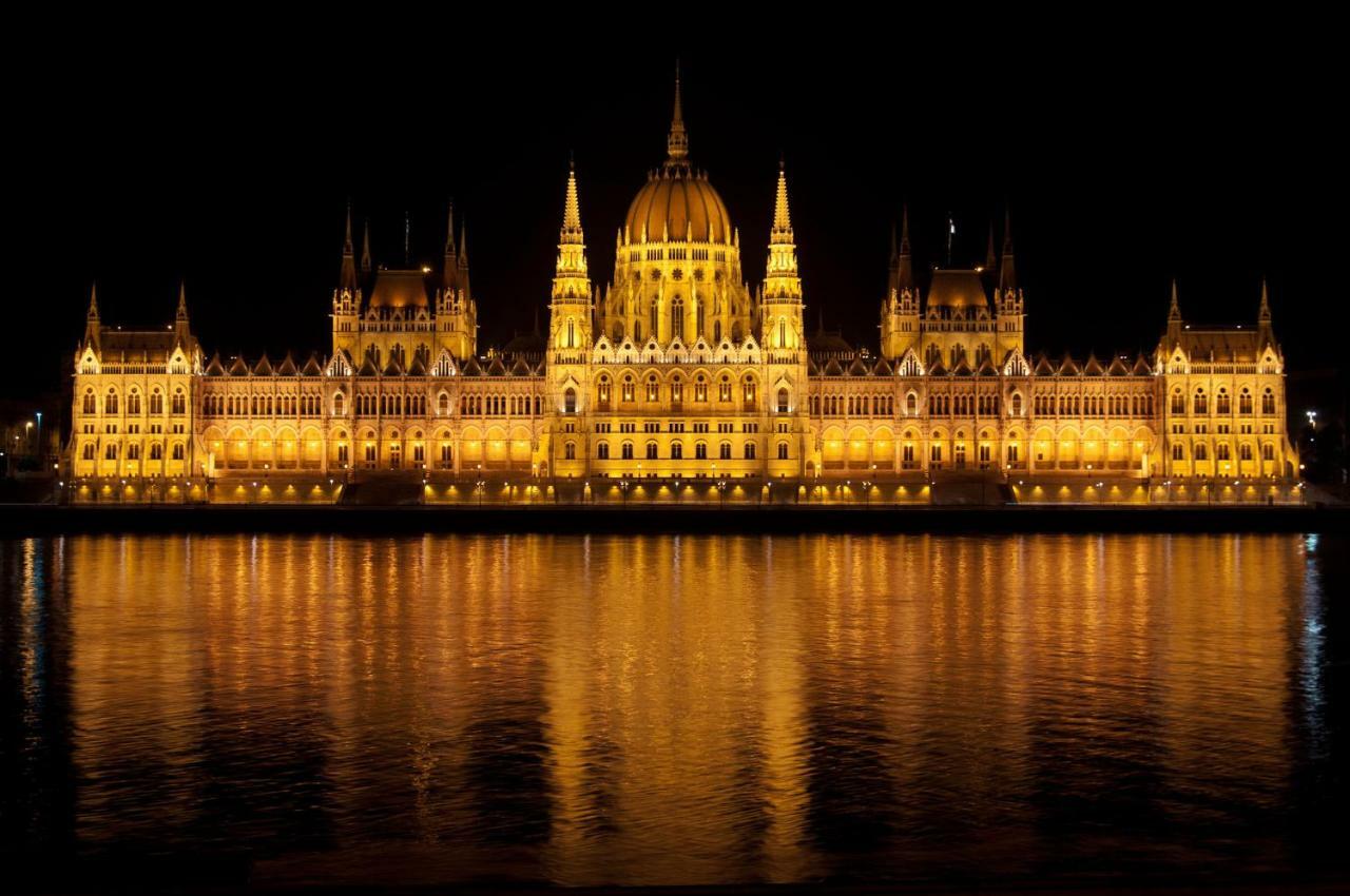 Parliament Apartment Budapest Exteriör bild